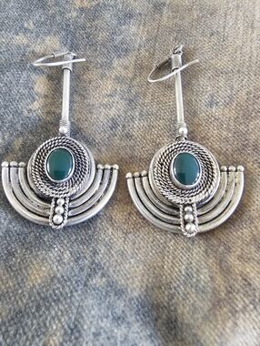 VTG Artisan Sterling Silver 925 Green Onyx or Green Chalcedony Drop Earring